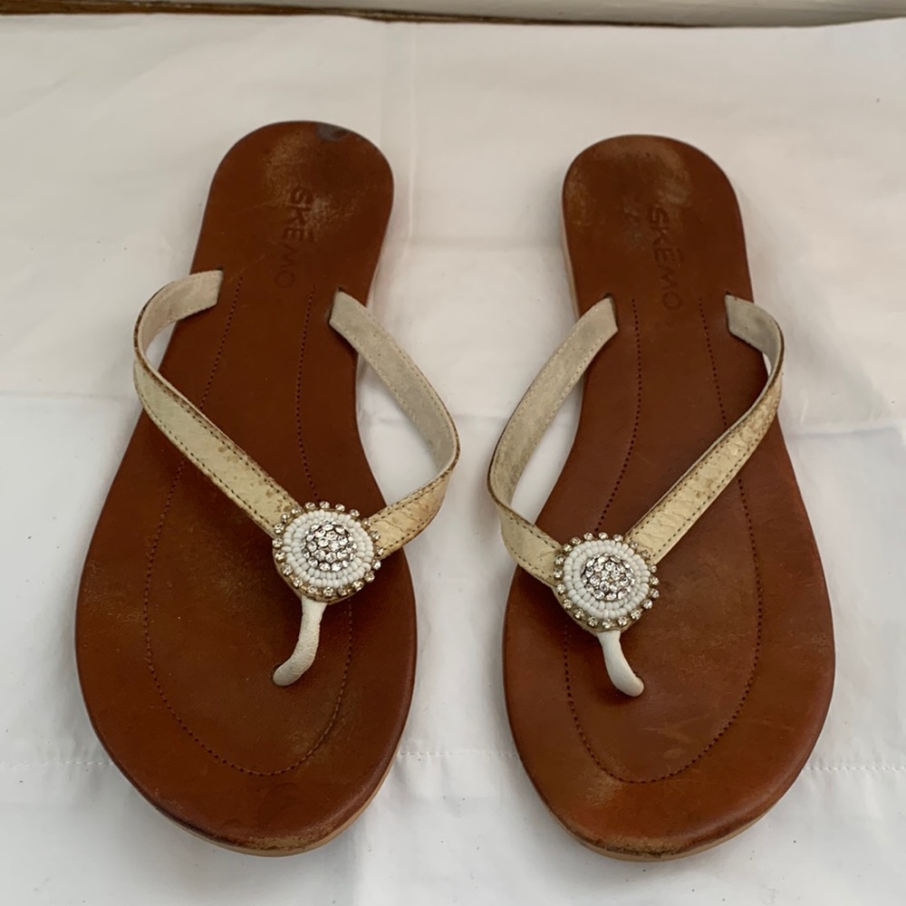 Skemo sandals. Light ivory/tan snakeskin pattern sandal with jeweled front. Sz 9